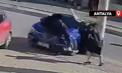 Feci Kaza Antalya'da: Kaldırımda Bekleyen Çift Kontrolden Çıkan Araç Altında Can Verdi!