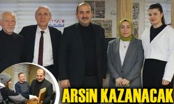 Arsin Belediye Başkanı Muhammet Sait Gürsoy, TAKA Gazetesi Ziyaretinde Gazetecilere Çikolata ikram Etti