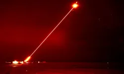 İngiltere'nin Yüksek Enerjili Lazer Silahı "Ejderha Ateşi" Hava Hedefini Vurdu