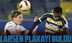 Stryger Larsen, Trabzonspor'da 61. Maçına Çıktı ve Plakayı Buldu
