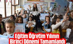 Eğitim Öğretim Yılının Birinci Dönemi Tamamlandı; Karadeniz Bölgesi'nde Öğrencilere Karne Sevinci