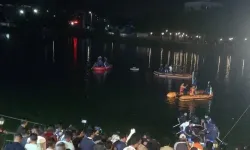 Hindistan'da Tekne Alabora Oldu: 14 Ölü