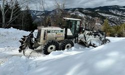 Artvin'in Şavşat ilçesinde karla kapanan 68 köy yolunun ulaşıma açılması için çalışmalar devam ediyor
