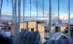 Bayburt'ta Buz Sarkıtları Tehlikesi İtfaiye Ekipleri Tarafından Temizlendi