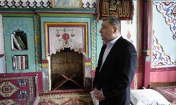 Gümüşhane Valisi Alper Tanrısever, Tarihi Sarıçiçek Köy Odaları'nı Ziyaret Etti