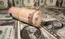 Dövizde Çifte Rekor: Dolar ve Euro Tarihi Zirvelerini Yeniden Gördü!