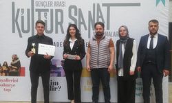 Bayburtlu Ali Kemal Güveli, Rize'deki Şiir Yarışmasında 3. Oldu
