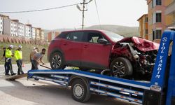 Bayburt'ta Meydana Gelen Trafik Kazası Güvenlik Kamerasına Yansıdı