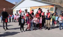 Gümüşhane’de Jandarma Ekipleri 23 Nisan’ı Köy Okullarında Kutladı