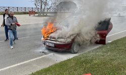 Ordu’nun Ünye İlçesinde Seyir Halindeki Otomobilde Çıkan Yangın Korkuttu; Otomobil Alev Aldı