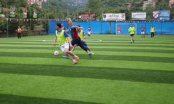 Akçaabat Belediyesi’nce düzenlenen Kurumlararası Futbol Turnuvasında çeyrek final heyecanı yaşanıyor