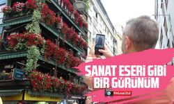 Giresun’un en işlek caddelerinden Gazi Caddesi'ndeki Renkli Bina: Sanat Eseri Gibi Bir Görünüm