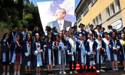 Trabzon Mehmet Akif Ersoy Ortaokulu'nda Mezuniyet Coşkusu