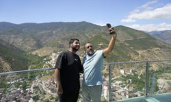Torul Kalesi Cam Seyir Terası: Yüksekliğiyle Adrenalin, Manzarasıyla Görsel Şölen