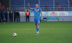 Jonjo Shelvey'nin Rizespor'a Dönüşü Belirsizliğini Koruyor: Transfer Görüşmeleri Devam Ediyor