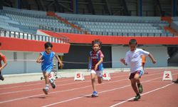 15 Temmuz Şehitlerini Anma Yarışmaları Söğütlü Atletizm Stadı’nda Kıyasıya Mücadeleyle Tamamlandı