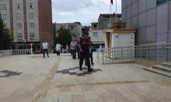 Hem Ehliyetsiz Hem de Polise Saldırgan: Polis Memurunu Yaralayan 2 Kişi Tutuklandı