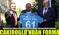 Endonezya Ankara Büyükelçisi Purnama, Trabzon’da Öğrencilerle Buluştu! Çakıroğlu’ndan Trabzonspor Forması Hediyesi