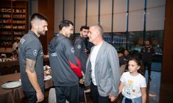 TFF Başkanı İbrahim Ethem Hacıosmanoğlu’ndan Millî Takıma Moral Ziyareti!