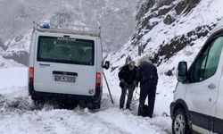 Artvin'de Macahel Geçidi Karla Kapandı