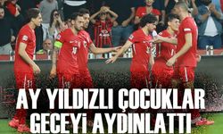 Ay Yıldızlı Çocuklar Geceyi Aydınlattı