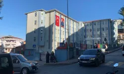 RİZE Yaya geçidinde hafif ticari aracın çarptığı öğrenci yaralandı