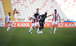 Çaykur Rizespor ilk yarısını önde bitirdiği maçta Sivasspor’a ikinci yarıda teslim oldu