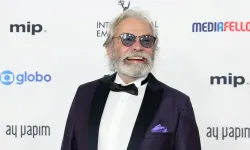 Haluk Bilginer, Emmy Ödülleri'nde Kırmızı Halıya Damga Vurdu!