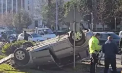 Samsun'da takla atıp tramvay yoluna devrilen otomobilin sürücüsü yaralandı