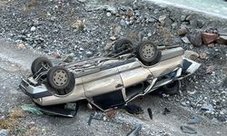 Dere yatağına düşen otomobilden yara almadan çıktı