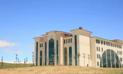 Bayburt Üniversitesi'nden Güneşle Işıklandırılmış Modern Kütüphane