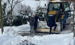 Kar Yağışı Nedeniyle Rize'de Cenaze, İş Makinesiyle Nakledildi