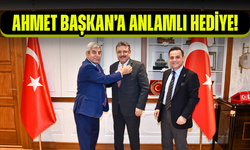 Ahmet Başkan’a Anlamlı Hediye! Atatürk Rozeti Takdim Edildi