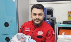 Ahmet bebek ambulansta doğdu