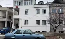 İzindeki uzman çavuşu sopayla dövüp, otomobilin gasbettiler