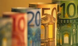 Euro/TL’de yeni rekor: Kur 46 lirayı aşarak tarihi zirveyi gördü