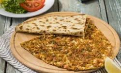 2.500 TL'lik Lahmacun Gerçek mi? Bodrum'da Fiyat Krizi Sosyal Medyayı Karıştırdı!