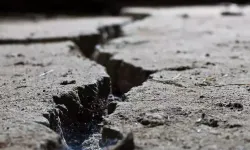 Ege Denizi'nde 6,1 Büyüklüğünde Deprem: Uzmanlardan Artçı ve Tsunami Uyarısı