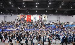 Bayburt’ta üniversite öğrencileri mezuniyet heyecanı yaşadı