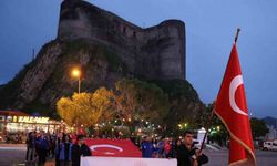 Gençler meşalelerle yürüdü