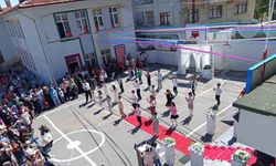 Yöresel yemek tanıtımı eşliğinde mezuniyet töreni