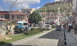 Bayburt’ta Kaldırımlara Araç Engeli: Andezit Taşlarla Güvenlik Sağlandı