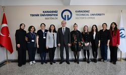 Rektör Çuvalcı’ya Hemşireler Haftası Ziyareti: “Sağlığın Vazgeçilmezi Sizlersiniz”