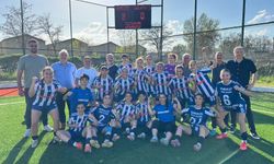 Türk Bayrağı Krizi Kadın Futboluna Damga Vurdu! Kardelenspor’un Maçı Süresiz Ertelendi
