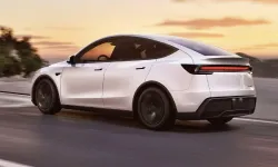 Yeni Tesla Model Y Juniper'da “Dalgalı Konsol” Şoku: Teslim Almadan Kontrol Edin!