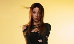 Sahneye Kadar Geldi! Derya Uluğ İzmir Konserinde Korku Dolu Anlar Yaşadı
