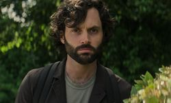 Dünyaca Ünlü Oyuncu Penn Badgley’den Sürpriz Açıklama: “Kur’an Ayetleriyle Meditasyon Yapıyorum”