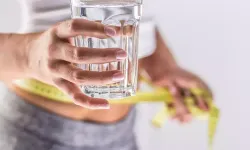 Su Diyeti Çılgınlığı Yayılıyor! Kilo Verdiriyor Ama Ciddi Riskler Taşıyor
