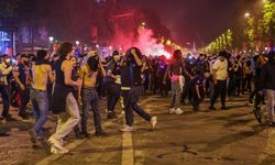 PSG’nin Şampiyonlar Ligi final zaferinin ardından Paris’te kaos: Sokaklar savaş alanına döndü