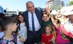 Canik’te camiler çocuklarla, çocuklar hediyelerle buluşuyor
